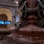Vista del indicador del Ibex 35 en la Bolsa española este lunes, última sesión de agosto