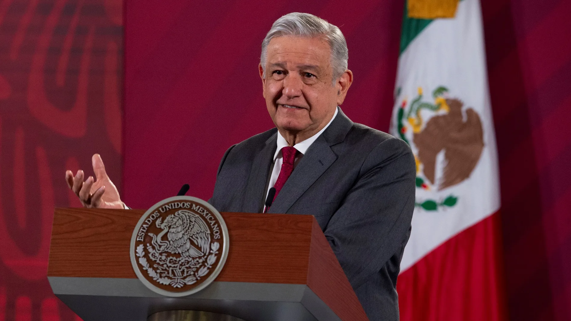 López Obrador acepta crisis económica "profunda" en México por pandemia