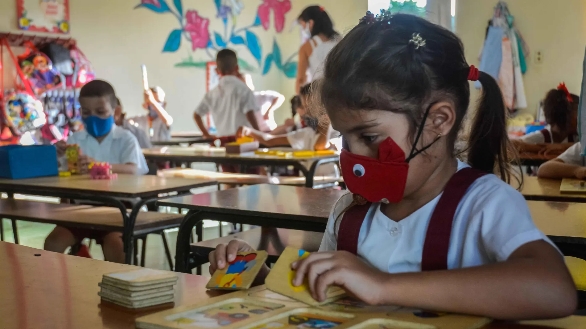 Escuelas cubanas cerradas por pandemia reabren excepto en La Habana
