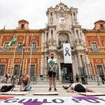 Trabajadoras sexuales de Andalucía ante las puertas de la sede del gobierno andaluz