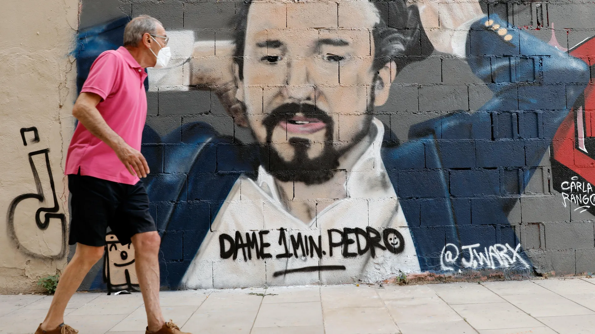 Un grafiti del artista J. Warx del vicepresidente segundo del Gobierno, Pablo Iglesias, en un muro de la ciudad de Valencia