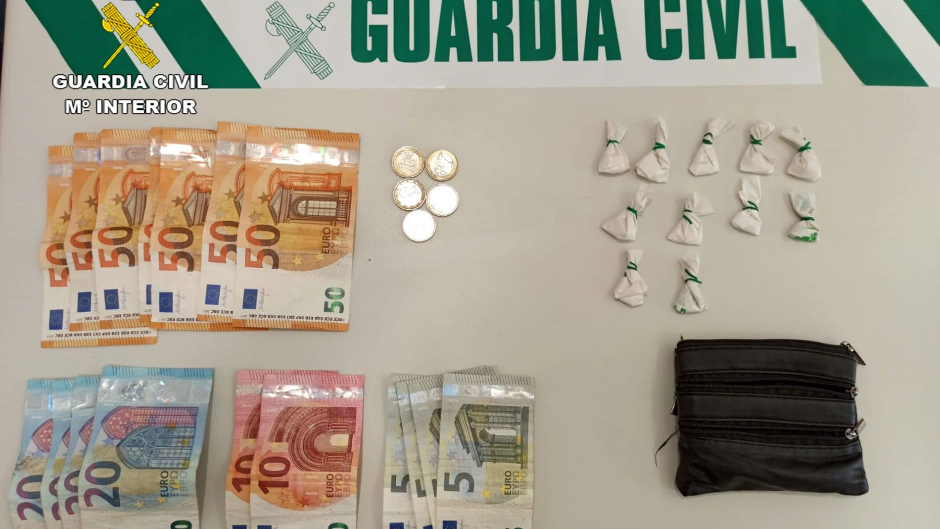 Fueron sorprendidas con una docena de dosis de cocaína y 500 euros en efectivo