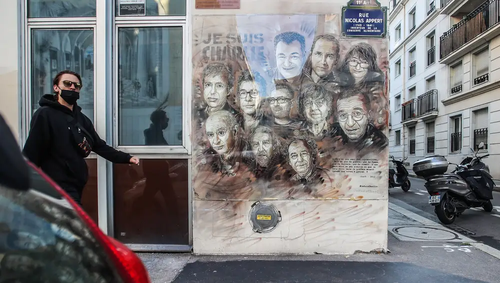 Homenaje a los dibujantes de &quot;Charlie Hebdó&quot; asesinados durante el ataque contra su sede en París en enero de 2015