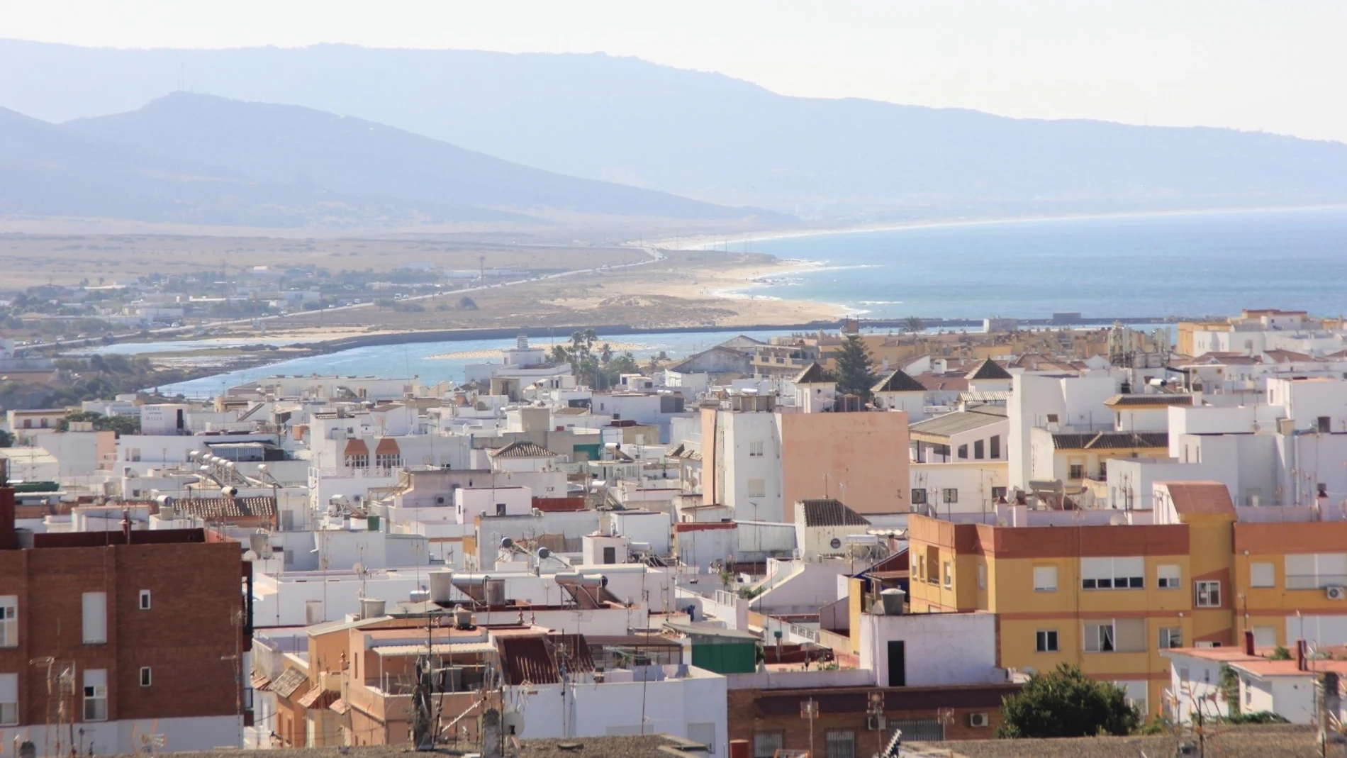 Cádiz.- El Ayuntamiento de Barbate enviará una queja a Defensa por los vuelos sobre la población