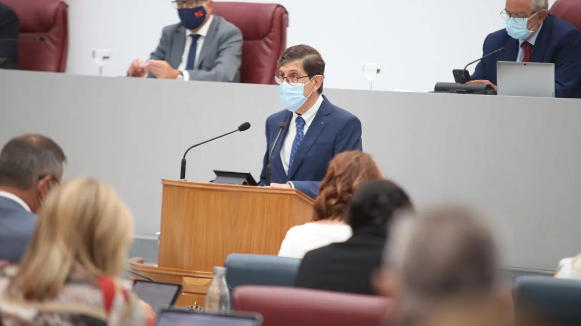 El consejero de Salud, Manuel Villegas, en su comparecencia en la Asamblea Regional