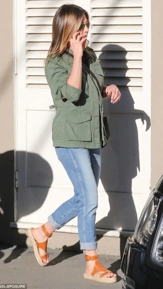 Jennifer Aniston tiene las plataformas de moda de la temporada y ahora están rebajadas.