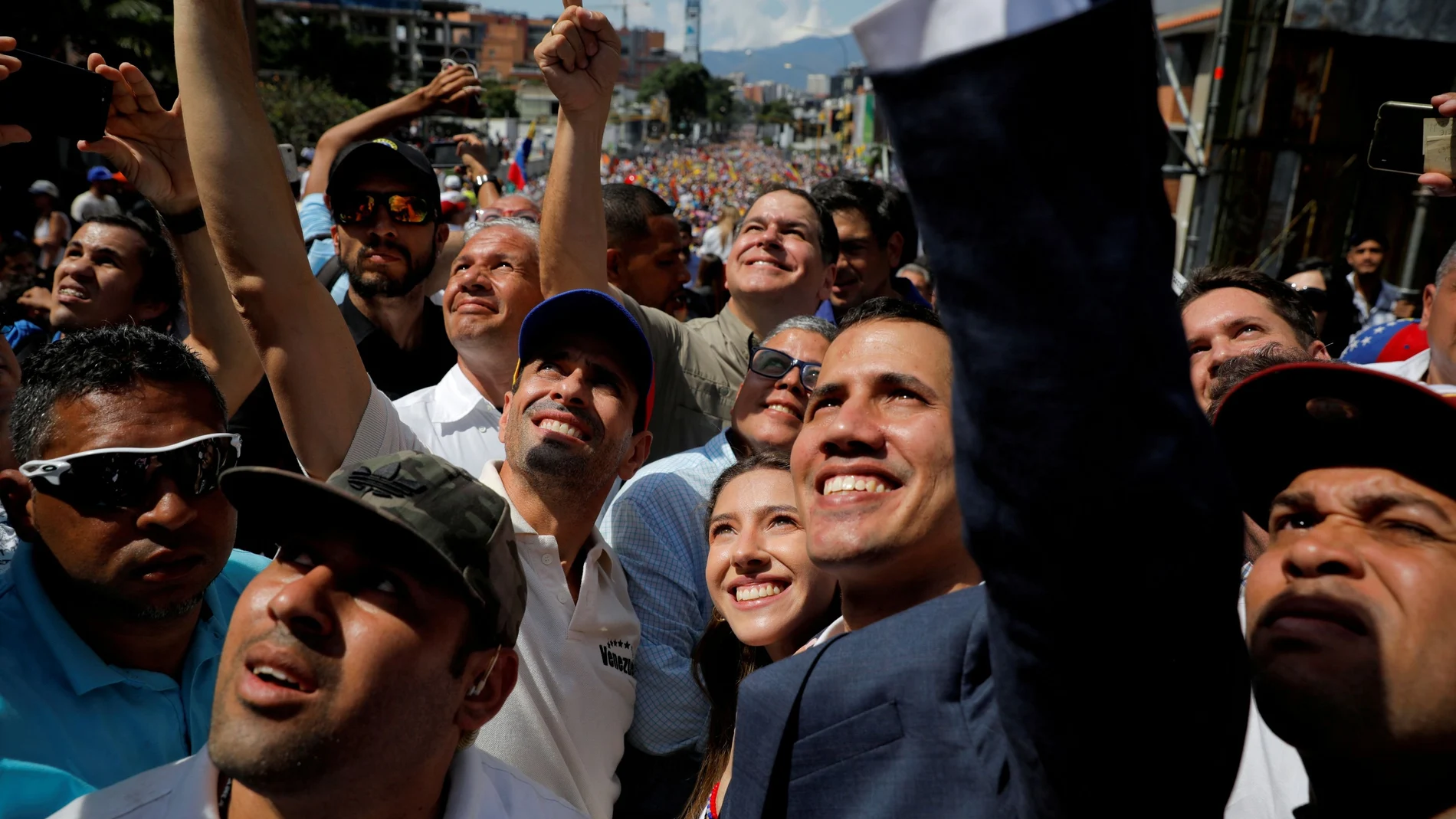 El presidente interino Juan Guaido junto al dirigente Henrique Capriles en una imagen de archivo de una manifestación en Caracas