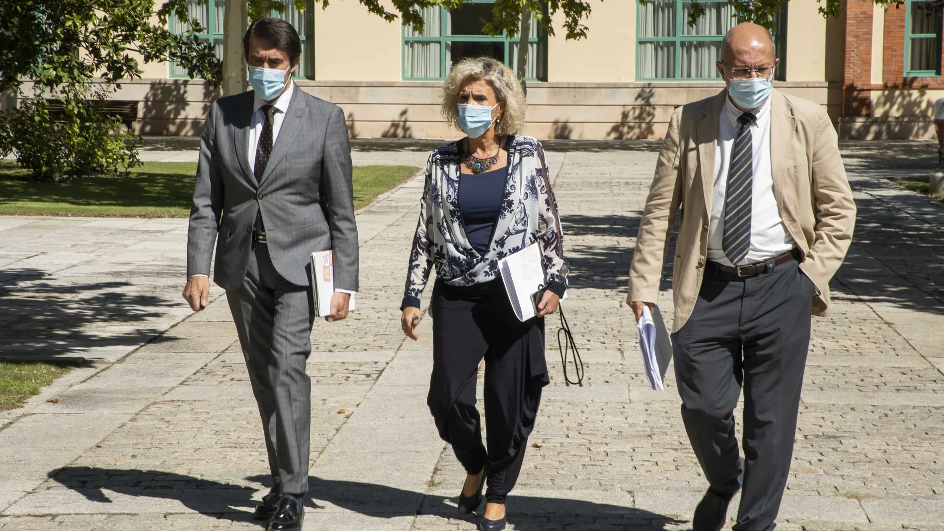 El vicepresidente Igea y los consejeros Verónica Casado y Juan Carlos Suárez-Quiñones, antes de comparecer ante la prensa tras el Consejo de Gobierno