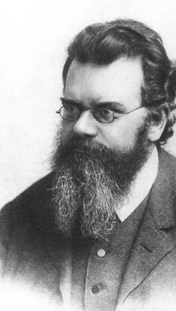 Ludwig Boltzmann (1844-1906) es el padre de la noción moderna de entropía, entendida como número de microestados compatibles con un macroestado. Si el sistema es ergódico, es decir, si va recorriendo todos los microestados que tiene disponibles, esto es equivalente a la probabilidad de cierto macroestado.