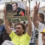 Un hombre protesta por el envenenamiento de Alexei Navlani en Khabarovsk, Rusia