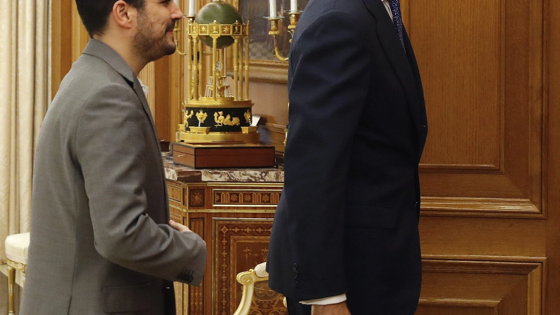 El rey Felipe VI recibe al líder de Izquierda Unida, Alberto Garzón, en el marco de la ronda de consultas con los partidos con representación parlamentaria
