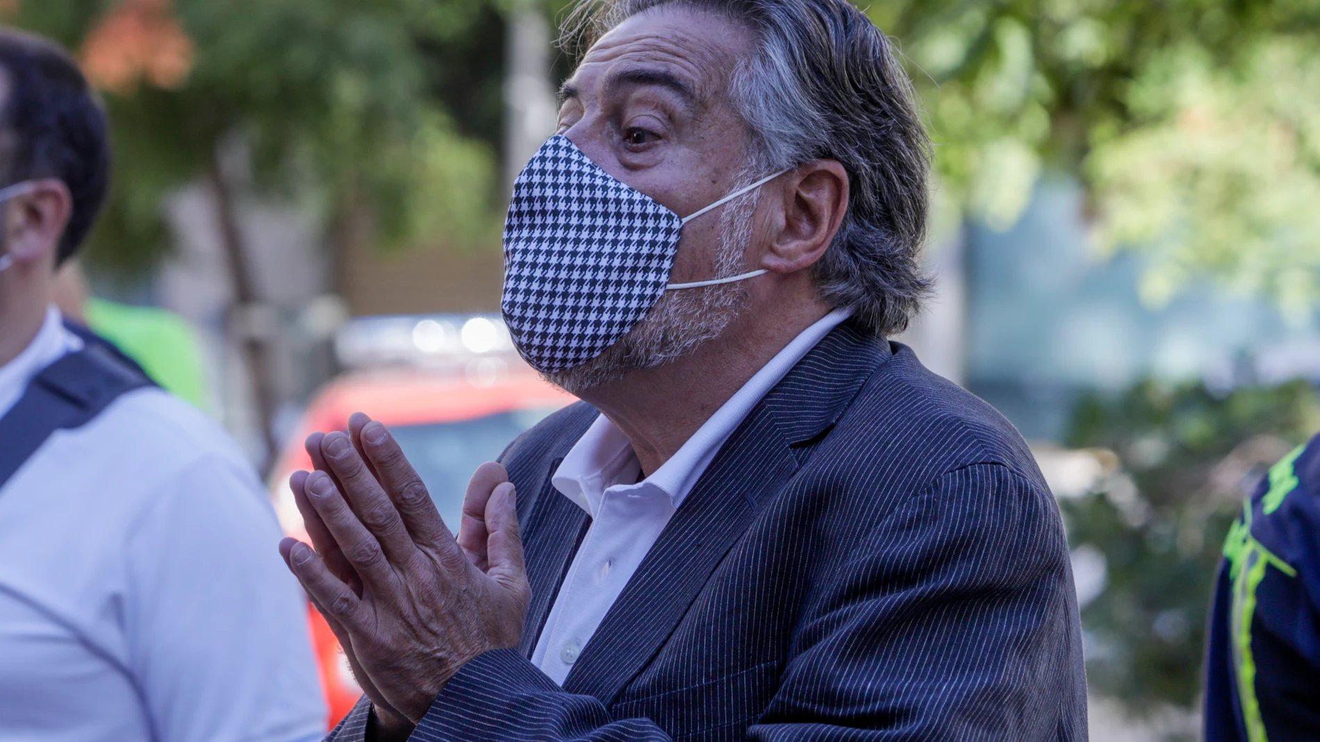 Almeida asiste al acto de homenaje a los bomberos fallecidos en el incendio de los Almacenes Arias en 1987