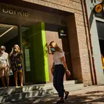 Oficinas bancarias de Bankia y CaixaBank en la calle Diego de León de Madrid