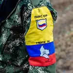 Un guerrillero del Frente 36 de las ya desmovilizadas Fuerzas Armadas Revolucionarias de Colombia (FARC)