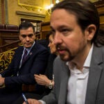 Pedro Sanchez y Pablo Iglesias en la primera sesion de control al nuevo Gobierno en el Congreso de los Diputados