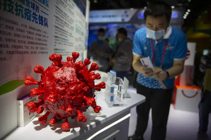 China anuncia que empezará a inmunizar a su población a partir de noviembre