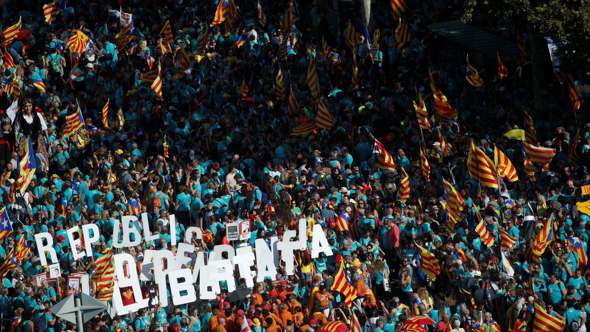 Como cada año, el soberanismo aspira a convertir la Diada en el inicio del curso de protestas. En la imagen, la concentración de 2016 en las calles de Barcelona