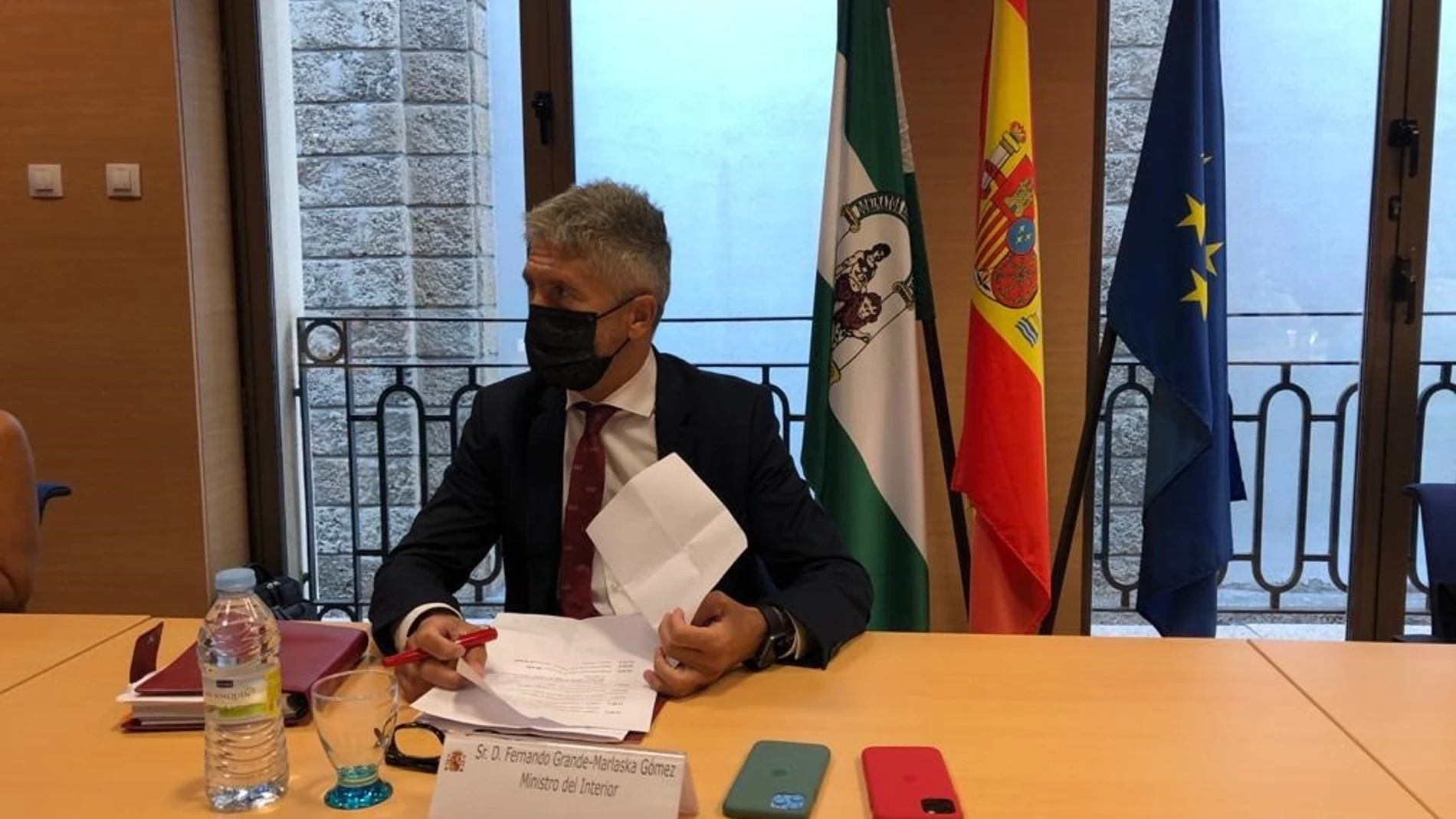 El minsitro de Interior, Fernando Grande Marlaska, en una reunión en la Subdelegación del Gobierno de Cádiz
