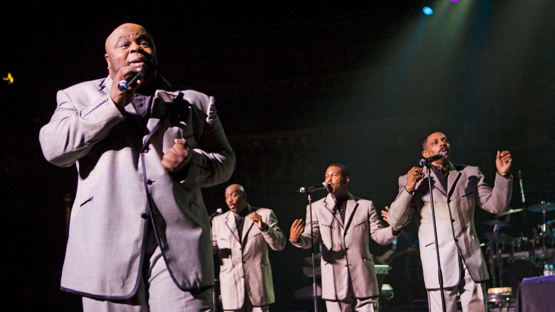 UNITED KINGDOM - NOVEMBER 19: ROYAL ALBERT HALL Photo of Terry WEEKS and TEMPTATIONS and Otis WILLIAMS and Bruce WILLIAMSON and Ron TYSON, L-R Bruce Williamson, Otis Williams, Terry Weeks, Ron Tyson performing on stage (Photo by Marc Broussely/Redferns)