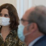 Isabel Díaz Ayuso en una reunión con Ángel Gabilondo (PSOE)