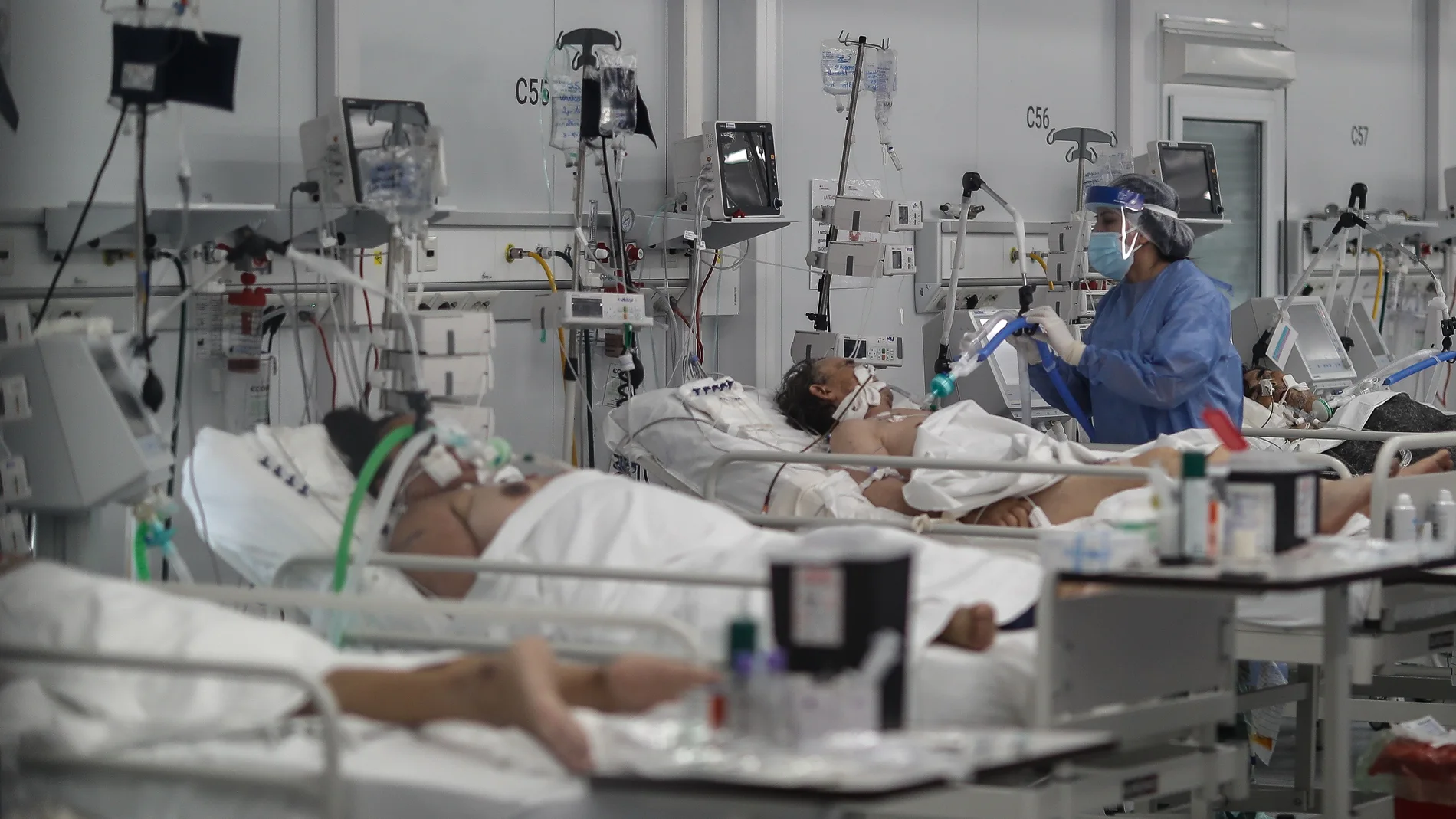 Pesadillas y contagios acosan al personal sanitario en Argentina