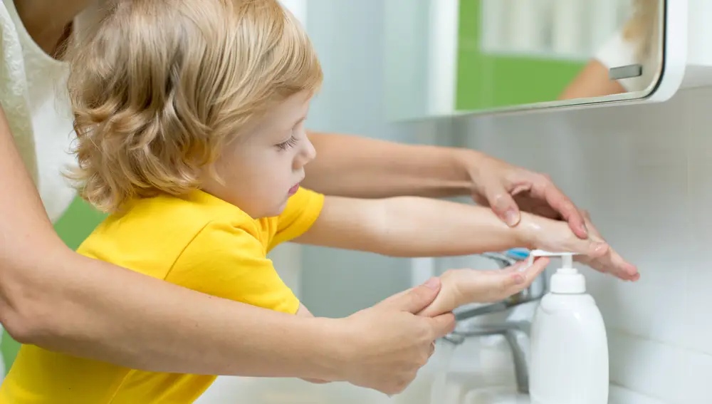Los niños se han acostumbrado a lavarse las manos con asiduidad