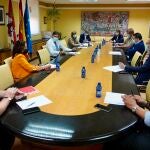 El consejero de Economía y Hacienda, Carlos Fernández Carriedo, se reúne con los representantes de los Grupos Parlamentarios de las Cortes para avanzar sobre el proceso de elaboración del Proyecto de Presupuestos de la Comunidad para 2021