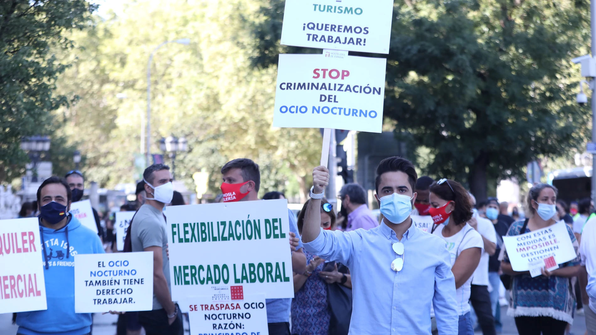 El sector hostelero se concentra en Cibeles (Madrid) para reclamar más apoyo institucional