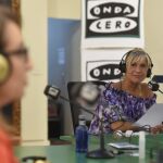 Julia Otero durante la emisión de "Julia en la Onda" desde el Bellas Artes de Sevilla