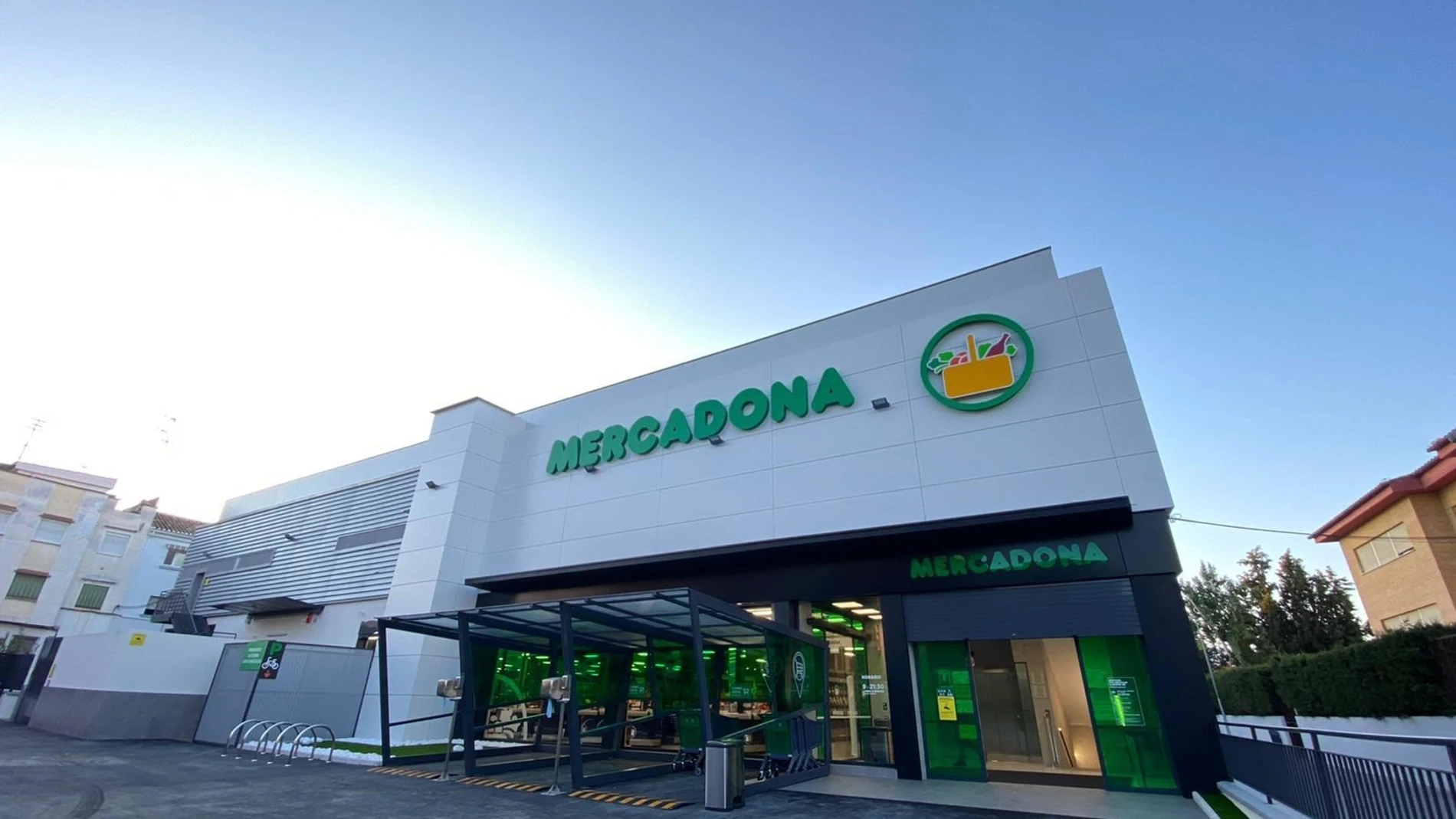 Granada.- Mercadona reabre el supermercado de Divina Infantita tras una inversión de 3,4 millones de euros