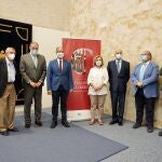 El presidente de las Cortes y de la Fundación Castilla y León, Luis Fuentes, junto a los miembros del Comité Científico del proyecto