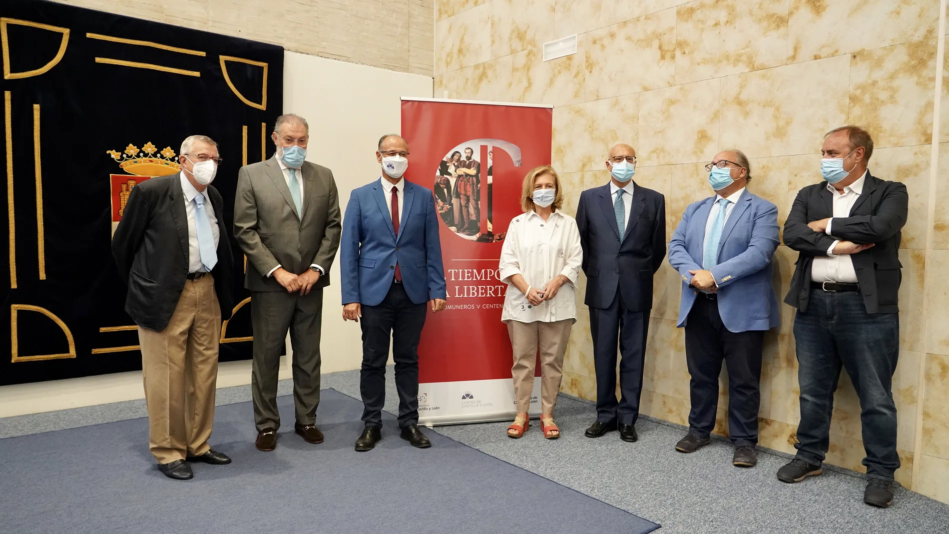 El presidente de las Cortes y de la Fundación Castilla y León, Luis Fuentes, junto a los miembros del Comité Científico del proyecto