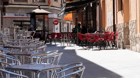 Los rebrotes y los confinamientos, como el que tuvo lugar este verano en la localidad turolense de Andorra, han complicado la salida de muchos autónomos