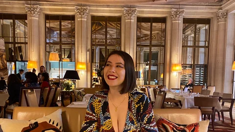 Jeanne denuncia que no le han dejado entrar en el Museo de Orsay por su escote