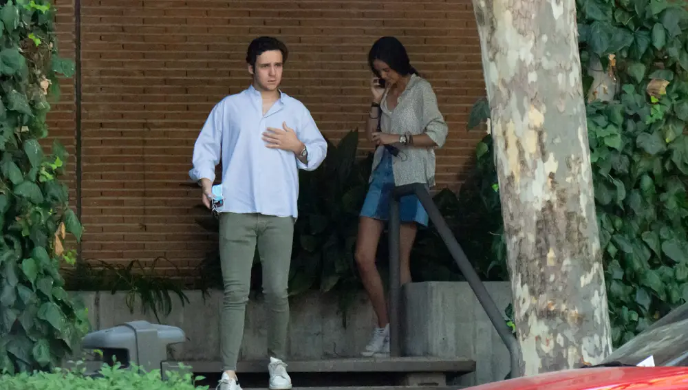 Felipe Juan Froilán, junto a su hermana Vic