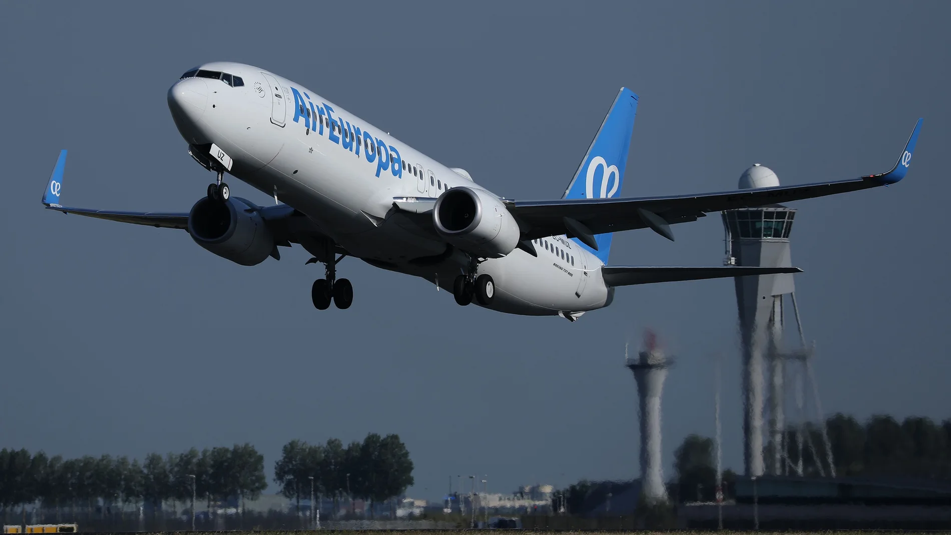 Un avión de Air Europa despegando del aeropuerto holandés de Schiphol