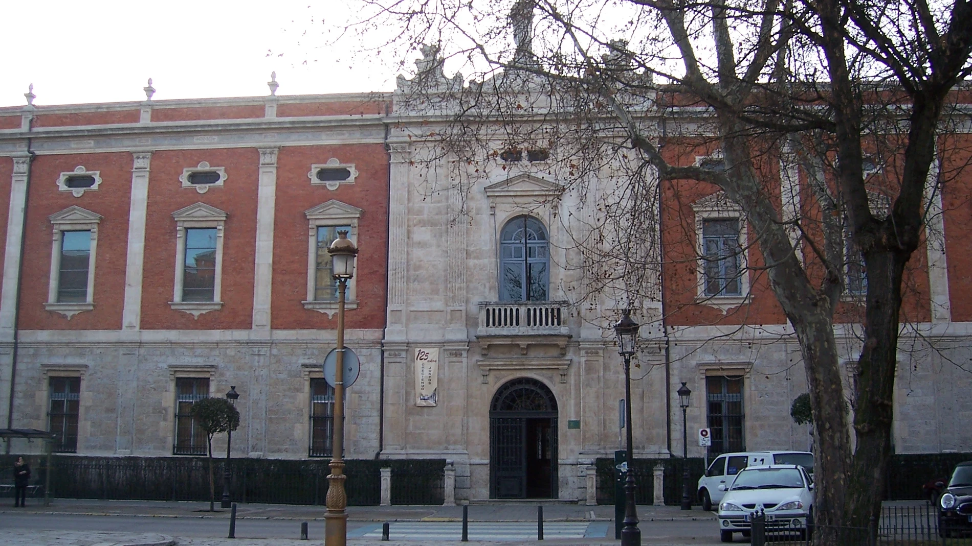 Fachada del colegio San José en Valladolid