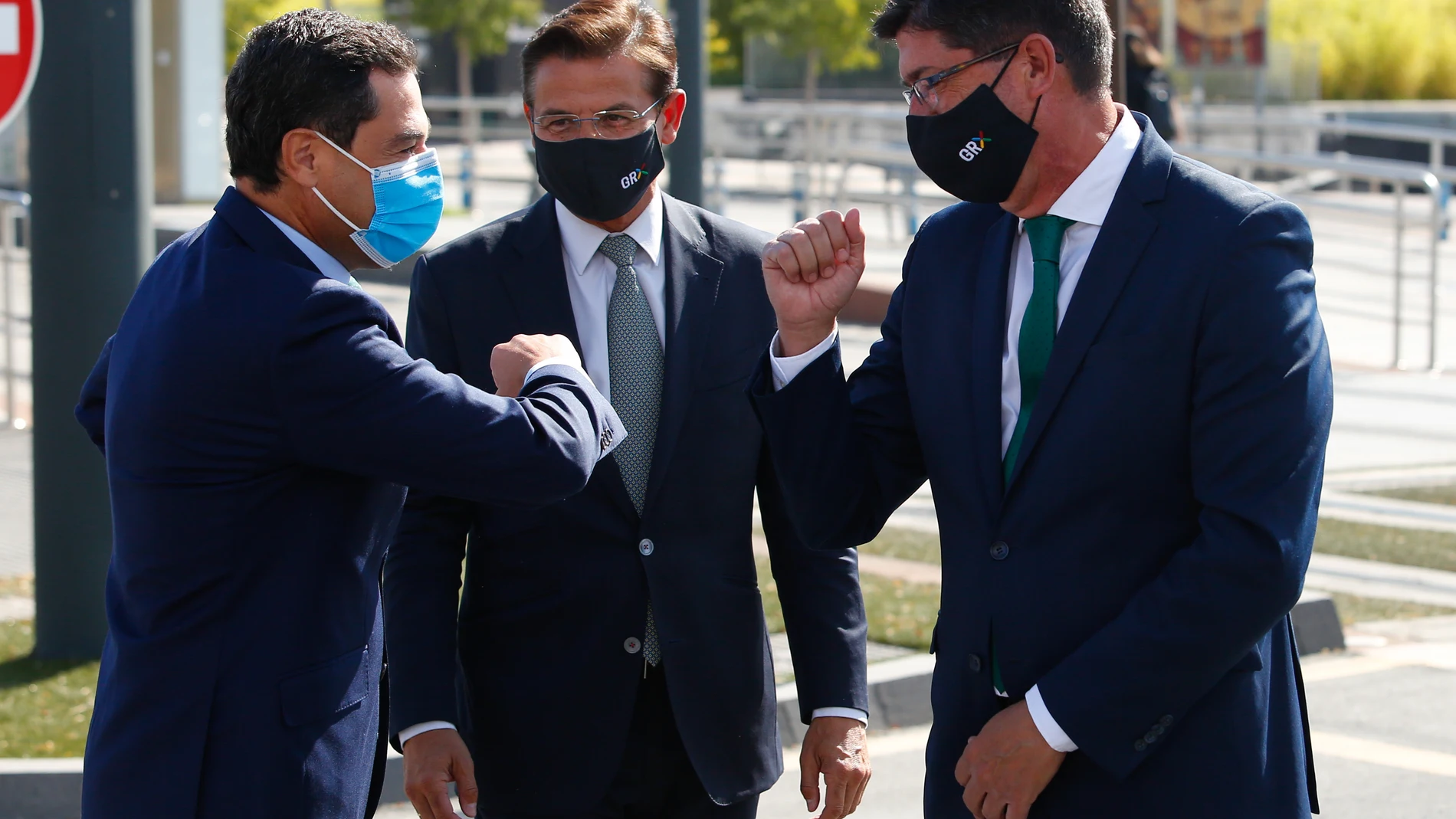 Inauguración de la escultura-homenaje a los trabajadores de la sanidad en Andalucía y de todos los sectores esenciales por su entrega y sacrificio durante la pandemia de covid-19