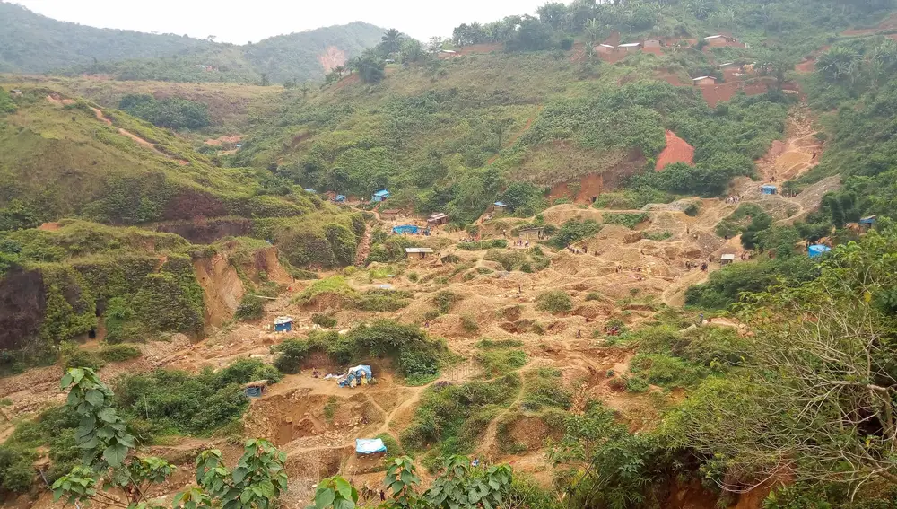 Vista general de una mina de oro cerca de Kamituga.