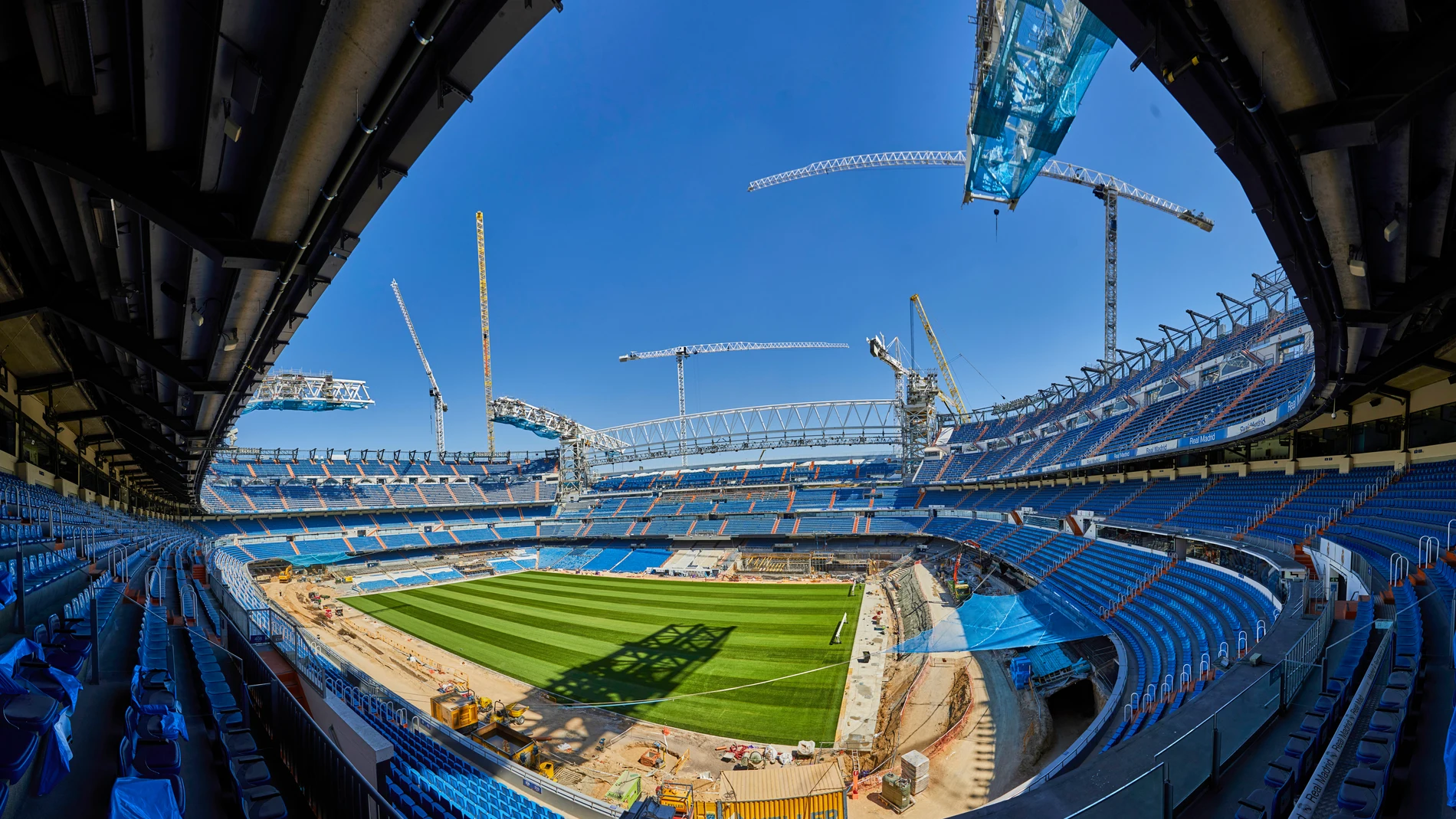 Obras de remodelación del Estadio de fútbol Santiago Bernabéu.