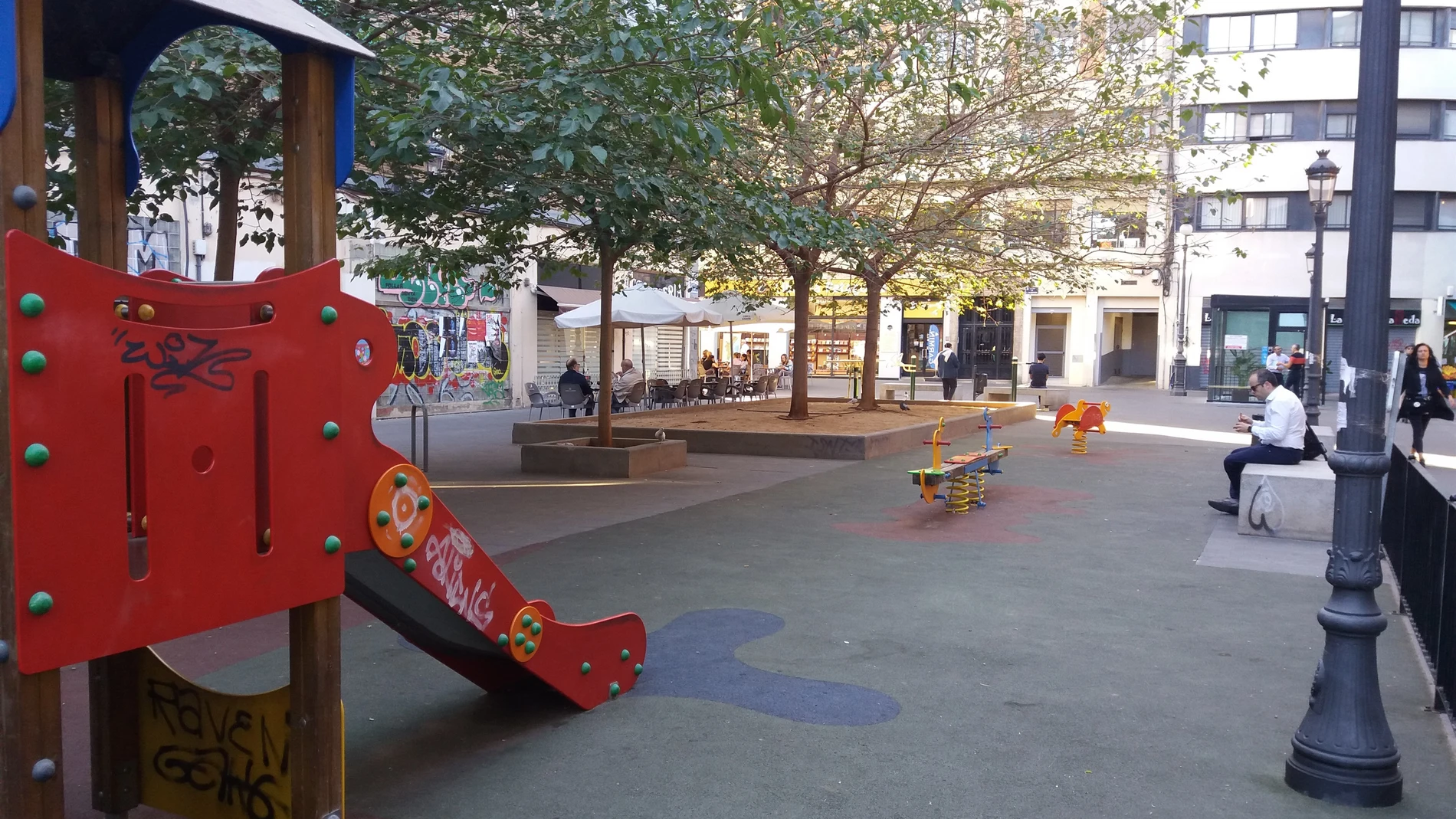 Valencia.- El Ayuntamiento remodelará y ampliará la zona de juegos infantiles del parque de la calle Vinatea