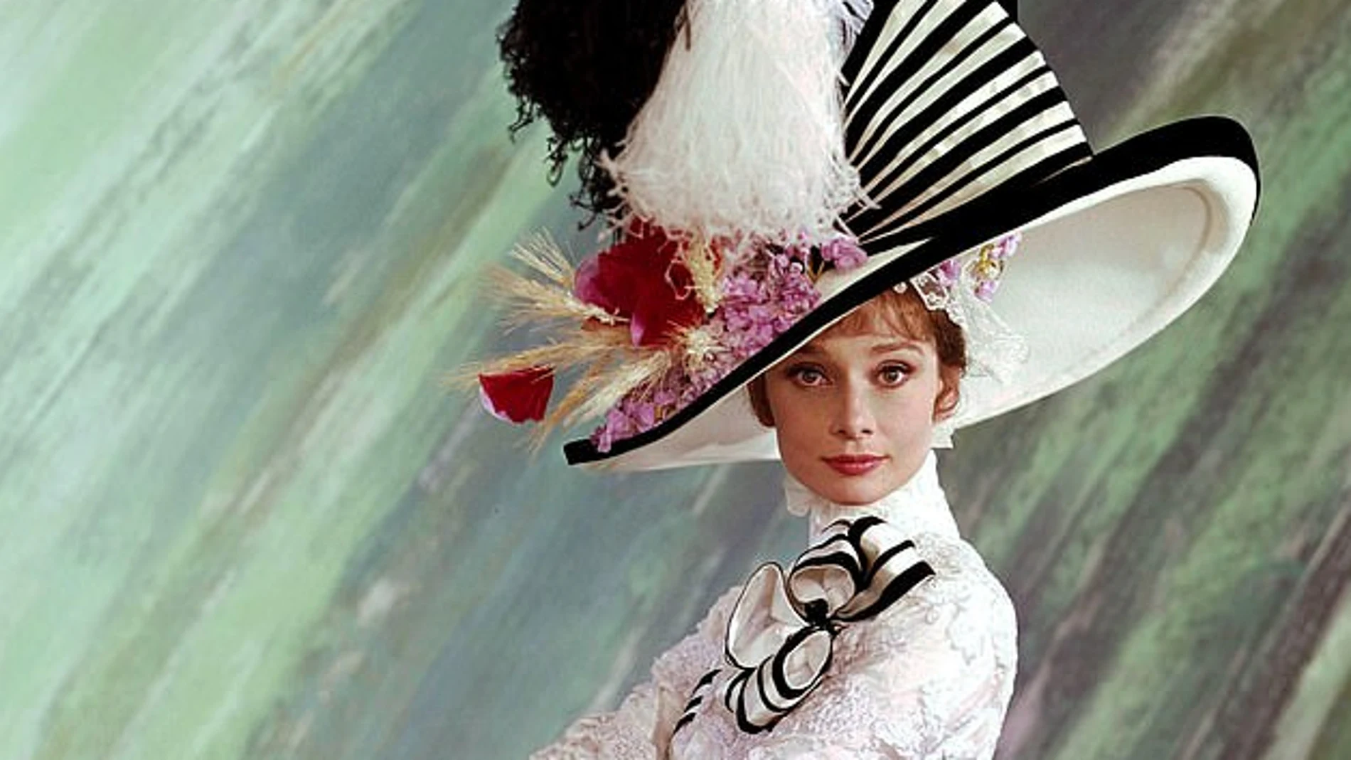 En "My Fair Lady", la adaptación cinematográfica de la célebre obra de Bernard Shaw titulada "El pigmalión", Audrey Hepburn da vida a una florista