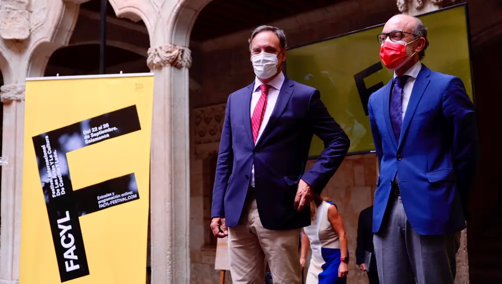El consejero de Cultura, Javier Ortega, y el alcalde de Salamanca, Carlos García Carbayo, presentan una nueva edición de Facyl
