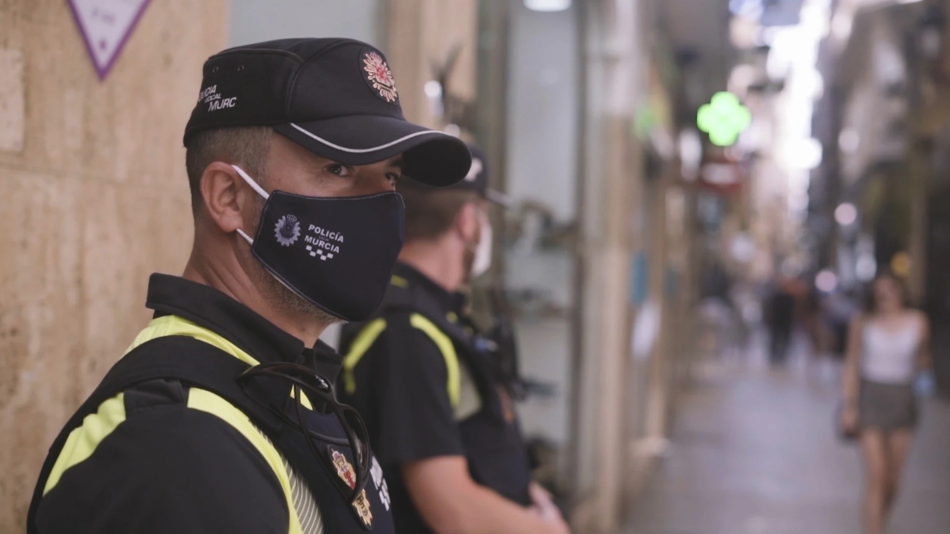 La Policía Local de Murcia denunció este fin de semana a 394 personas por no usar mascarilla
