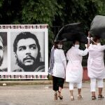 Una imagen del Che Guevara junto a Fidel Castro en La Habana