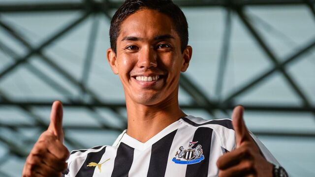 Yoshinori Muto en su presentación con el Newcastle.