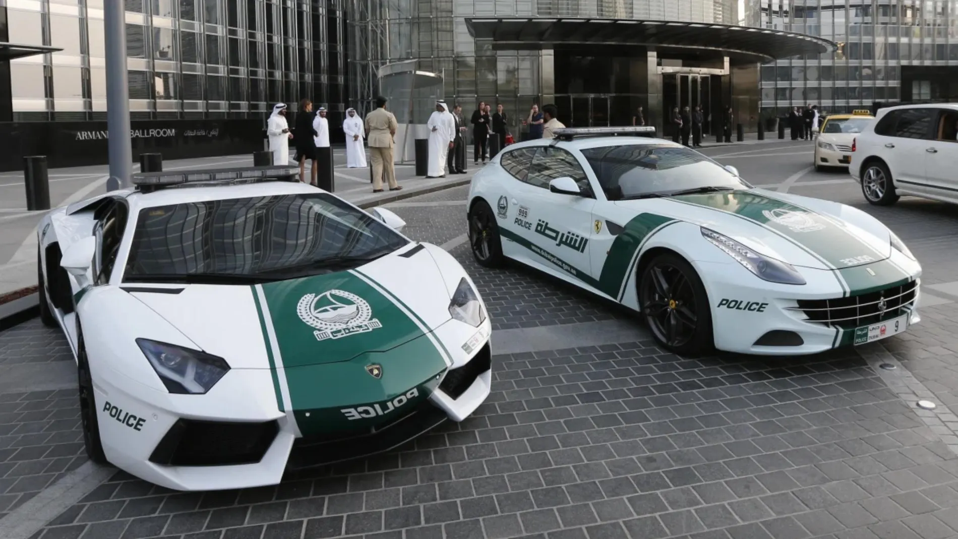 Imagen de archivo de coches de policía en Dubái