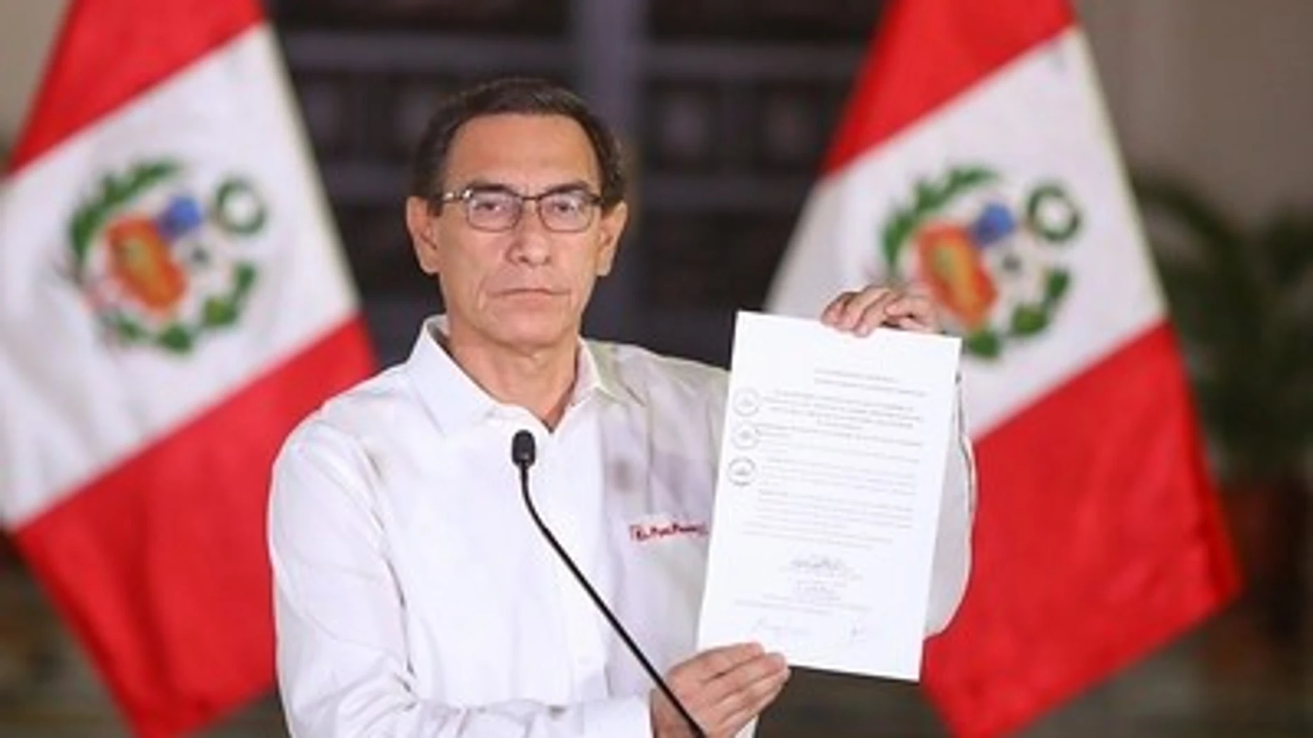 Perú.- Vizcarra acusa de "conspiración" con el Ejército al presidente del Congreso de Perú