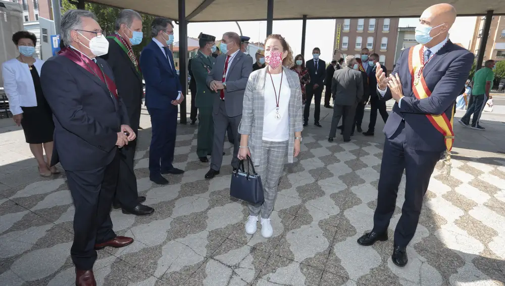 El nuncio del papa, monseñor Bernardino Auza preside la solemnidad de la Virgen del Camino, patrona de la Región Leonesa. En la imagen, el alcalde de león, José Antonio Díez, que encabezó la delegación municipal