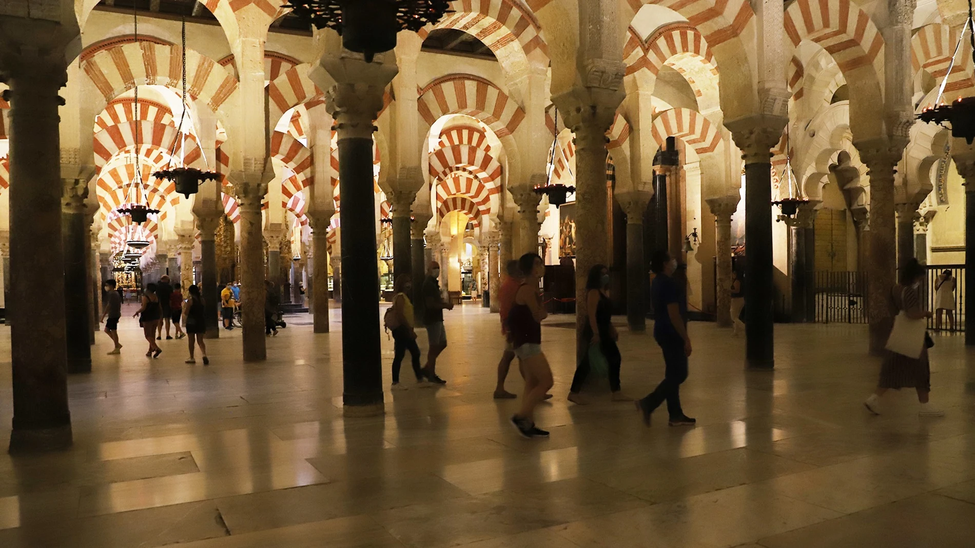 Visitantes en la Mezquita-Catedral de Córdoba